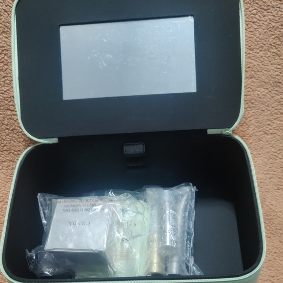 Prada Beauty Light Green Vanity Case - Picture 7 of 14